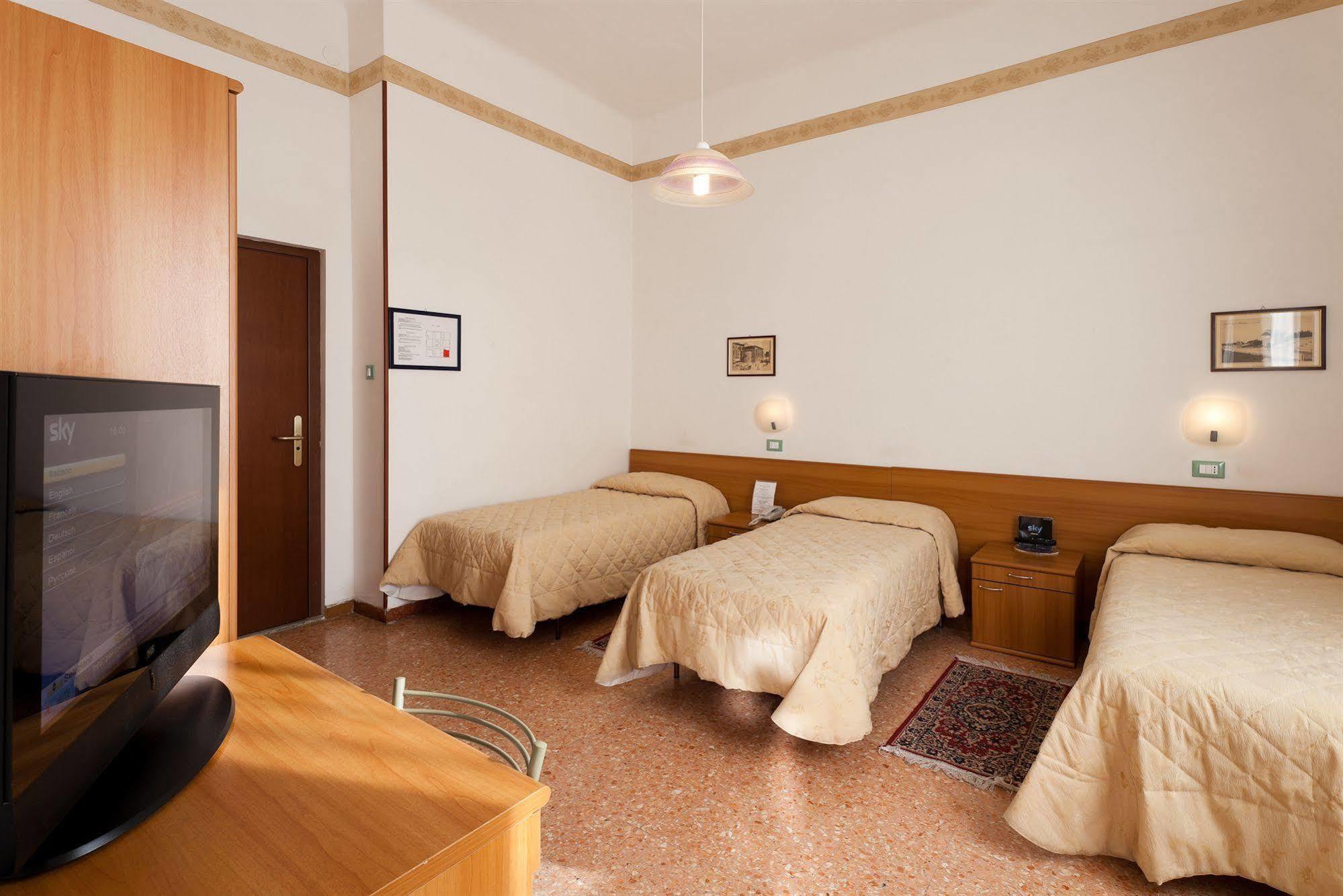 Parking Hotel Giardino Livorno Ngoại thất bức ảnh