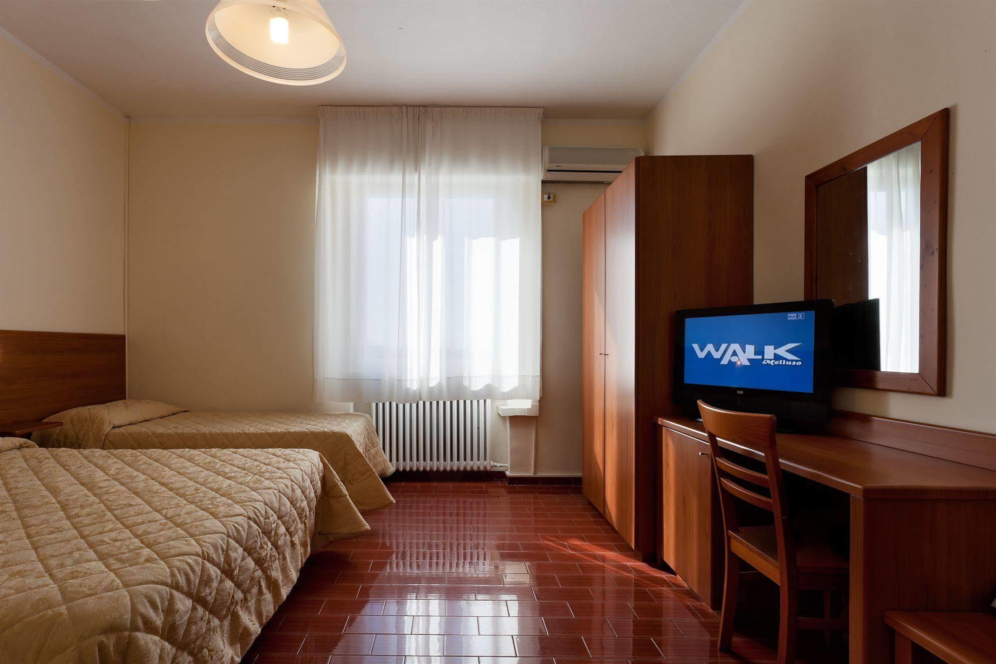 Parking Hotel Giardino Livorno Ngoại thất bức ảnh