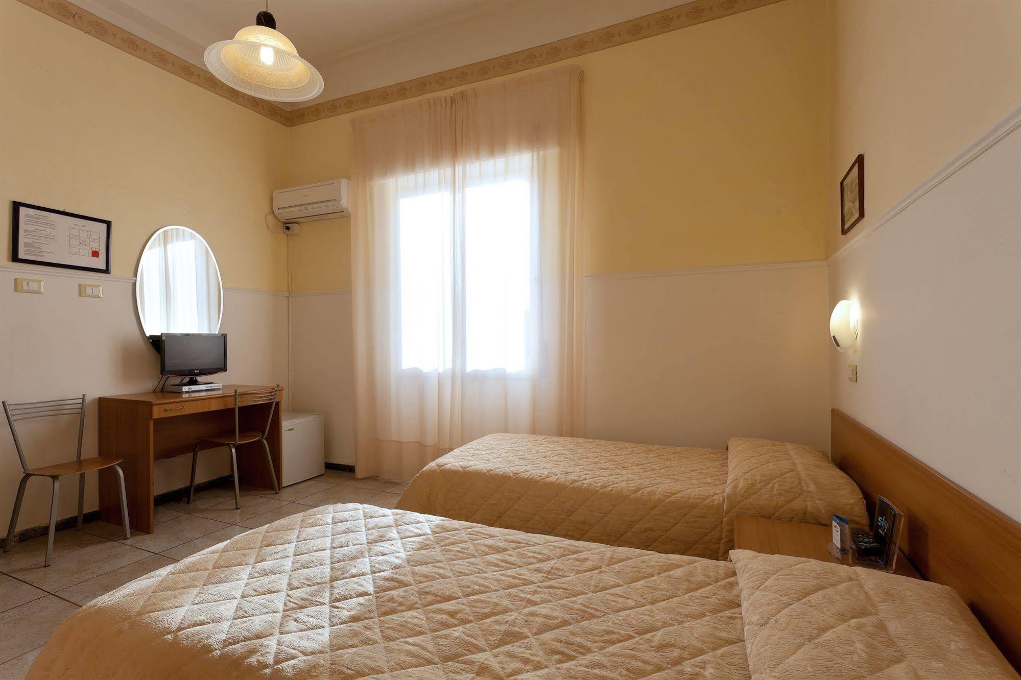 Parking Hotel Giardino Livorno Ngoại thất bức ảnh