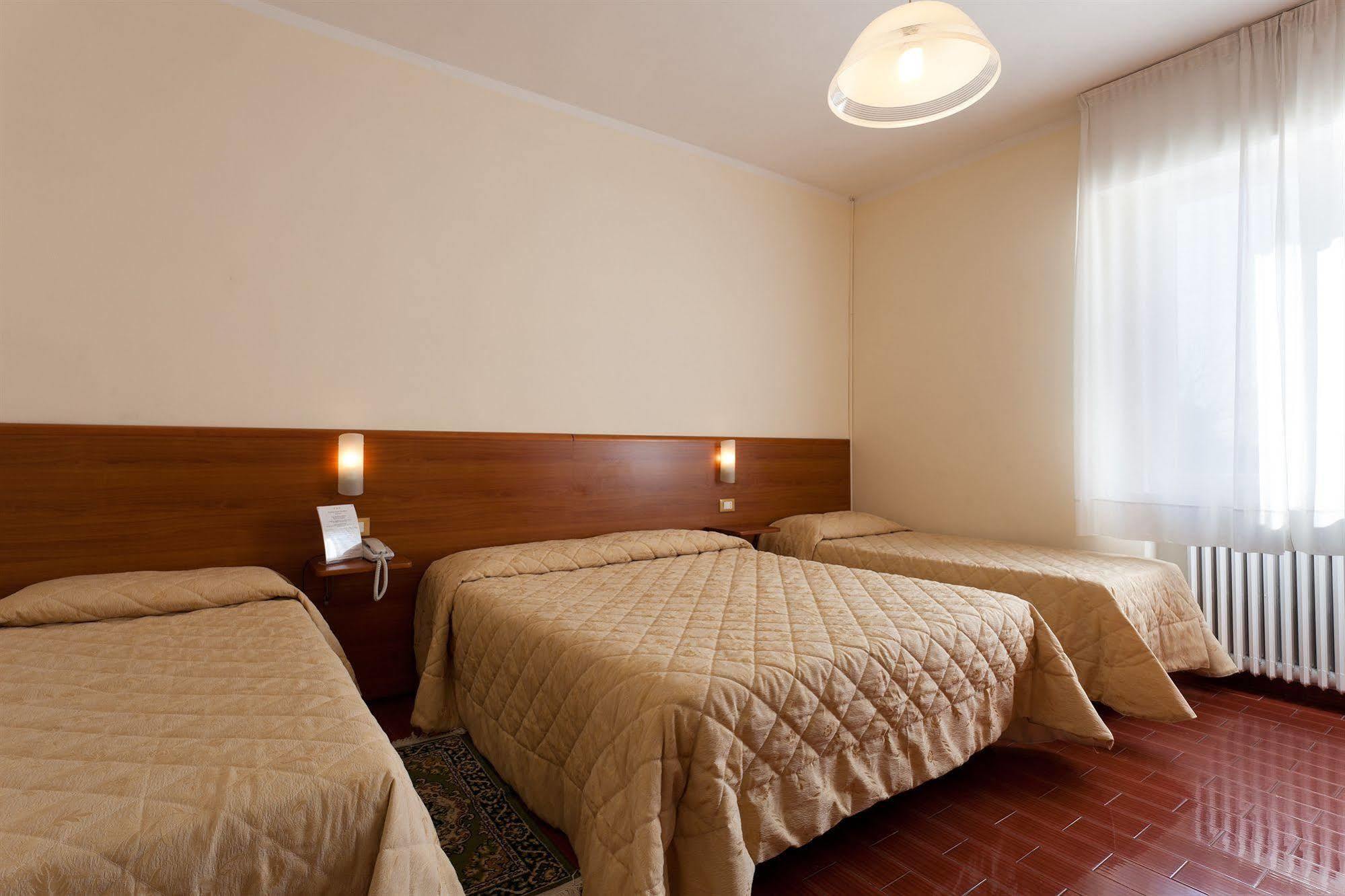 Parking Hotel Giardino Livorno Ngoại thất bức ảnh