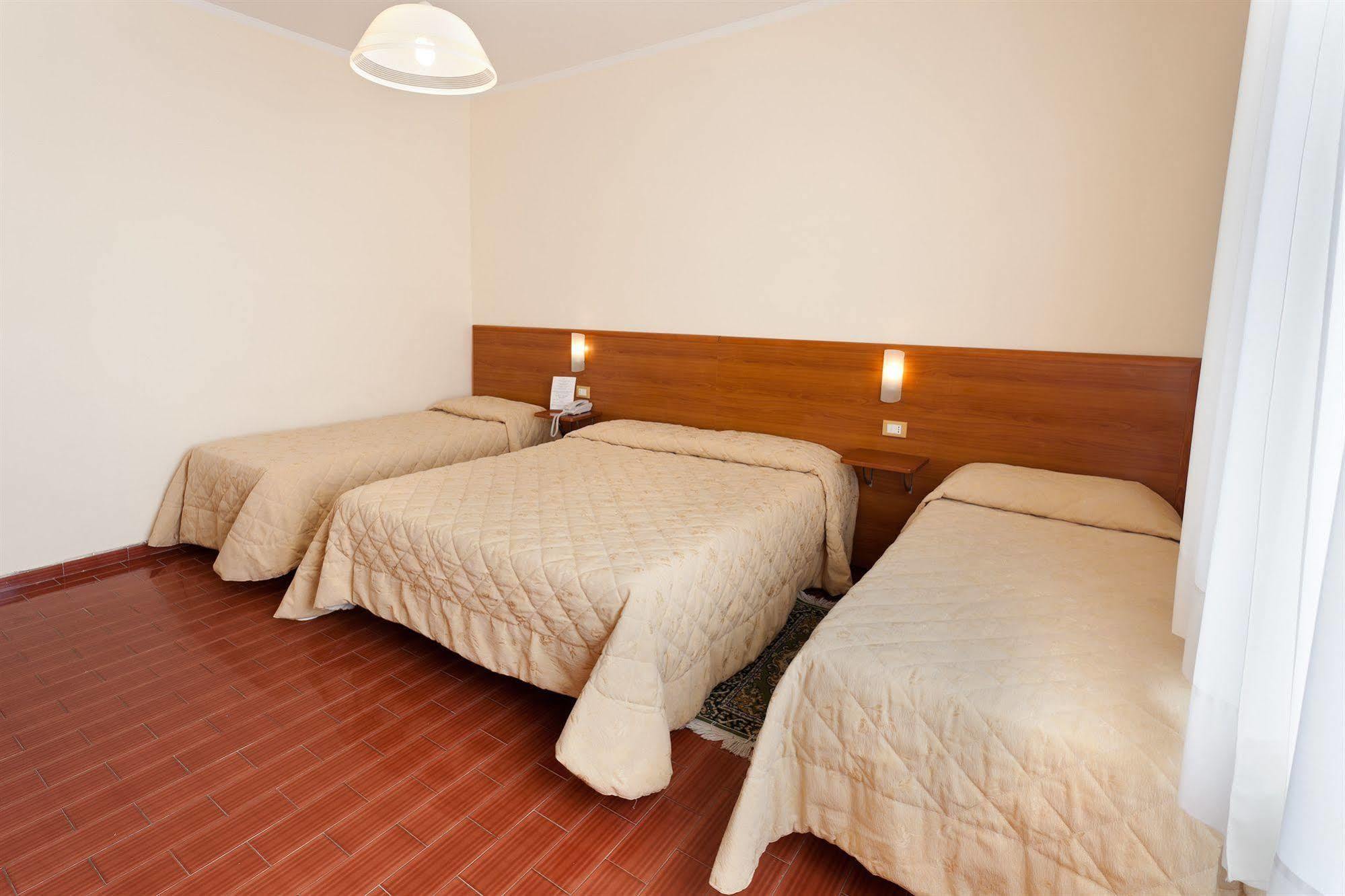 Parking Hotel Giardino Livorno Ngoại thất bức ảnh