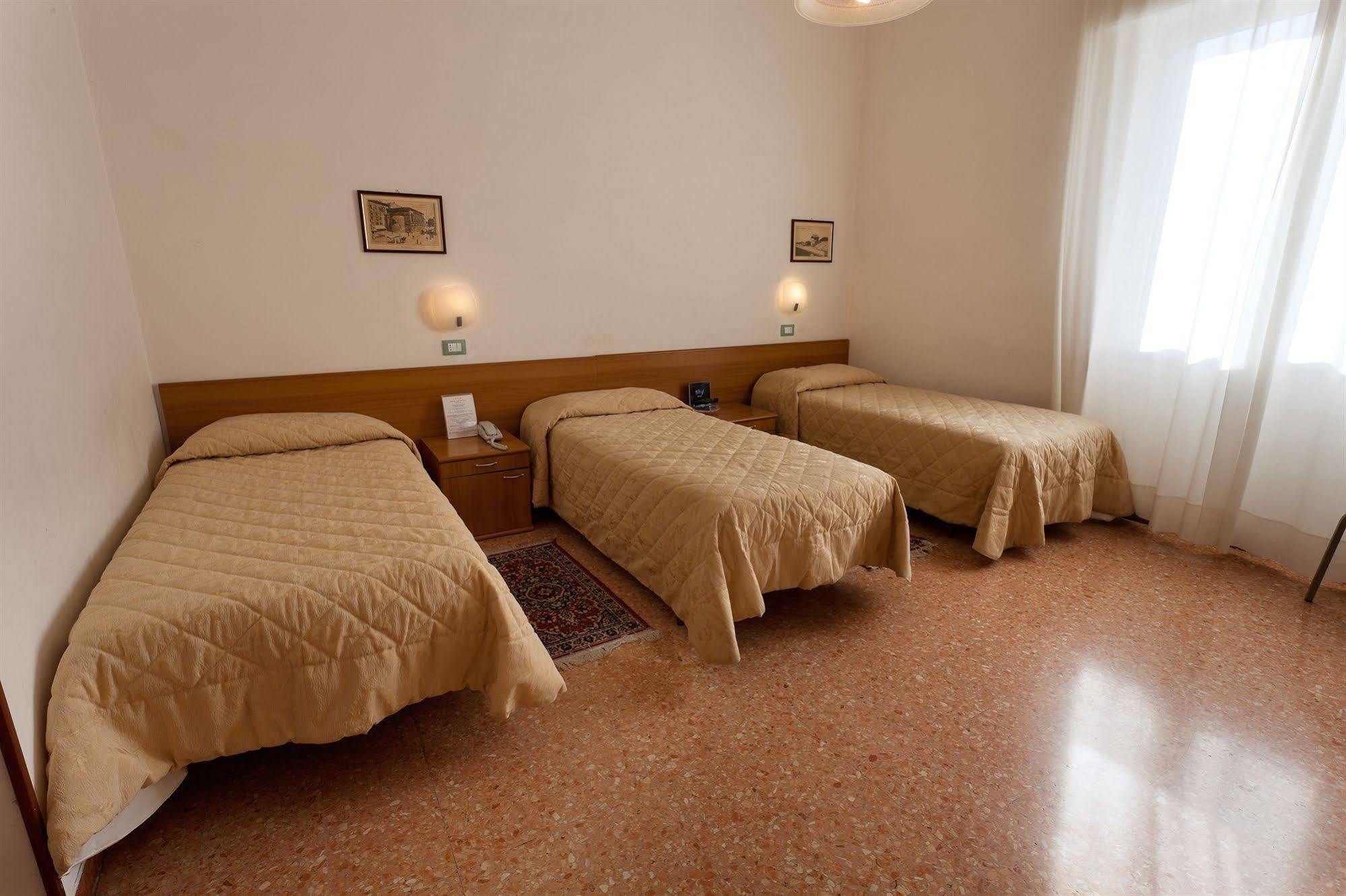 Parking Hotel Giardino Livorno Ngoại thất bức ảnh